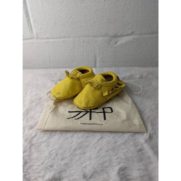 Freshly Picked‎ Yellow Moccasin Size 3 Baby Shoe Size 3 - Picture 1 of 10